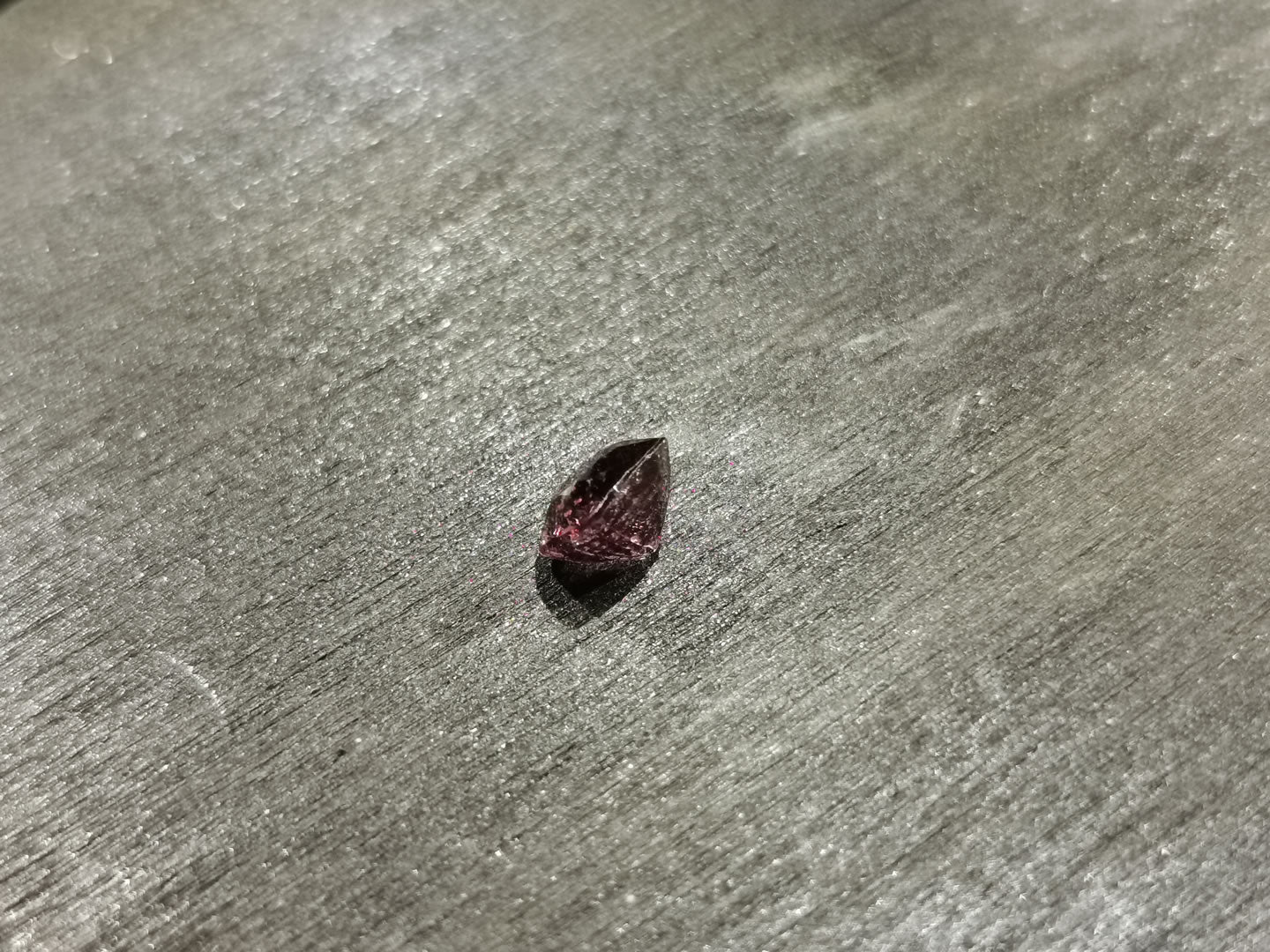 Spinello naturale taglio antico a cuscino 0,96 ct
