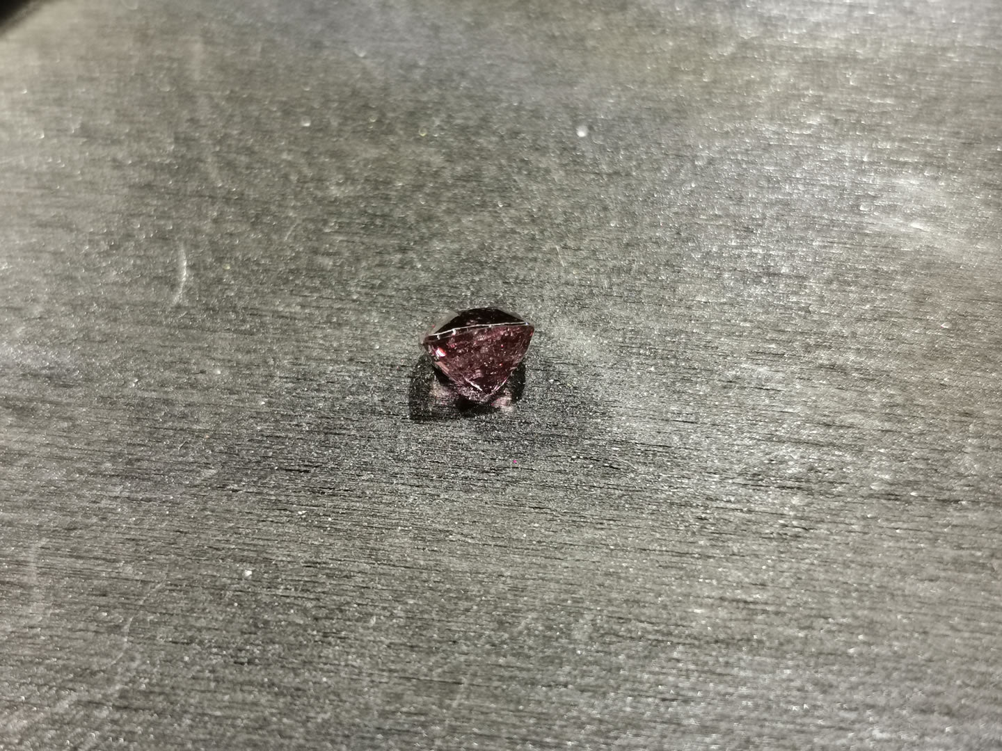 Spinello naturale taglio antico a cuscino 0,96 ct