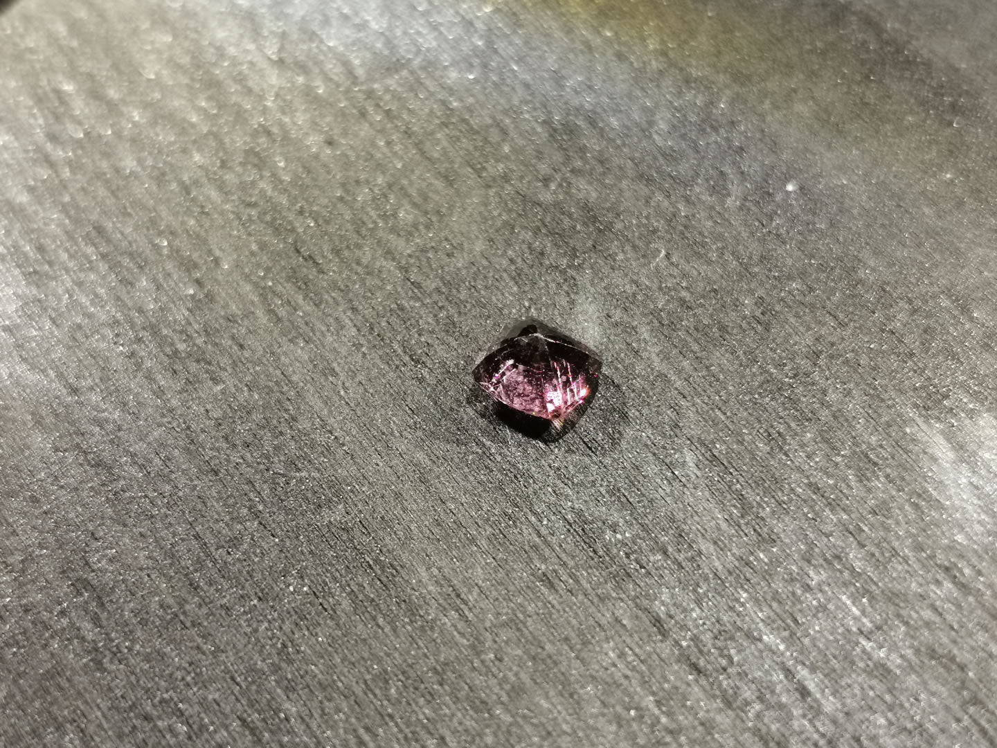 Spinello naturale taglio antico a cuscino 0,96 ct
