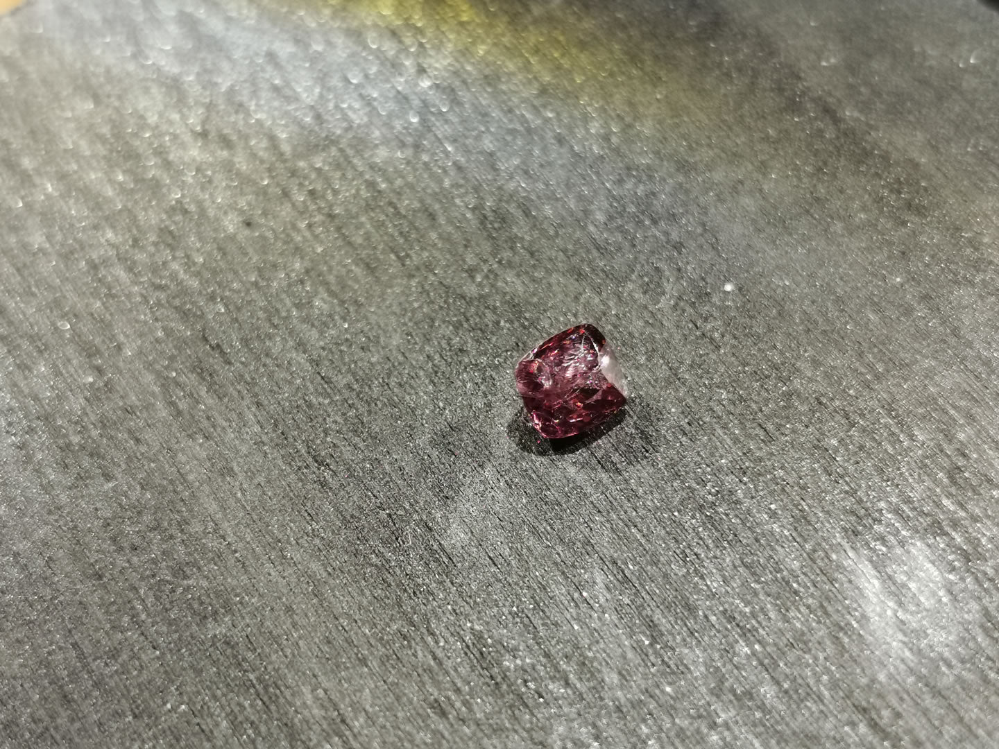 Spinello naturale taglio antico a cuscino 0,70 ct