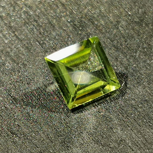 Peridoto taglio carré 1,17 ct