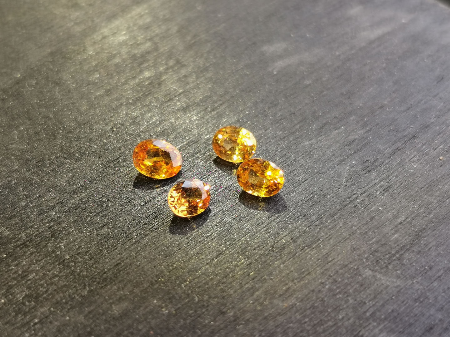 Zaffiri gialli taglio ovale 1,37 ct totali