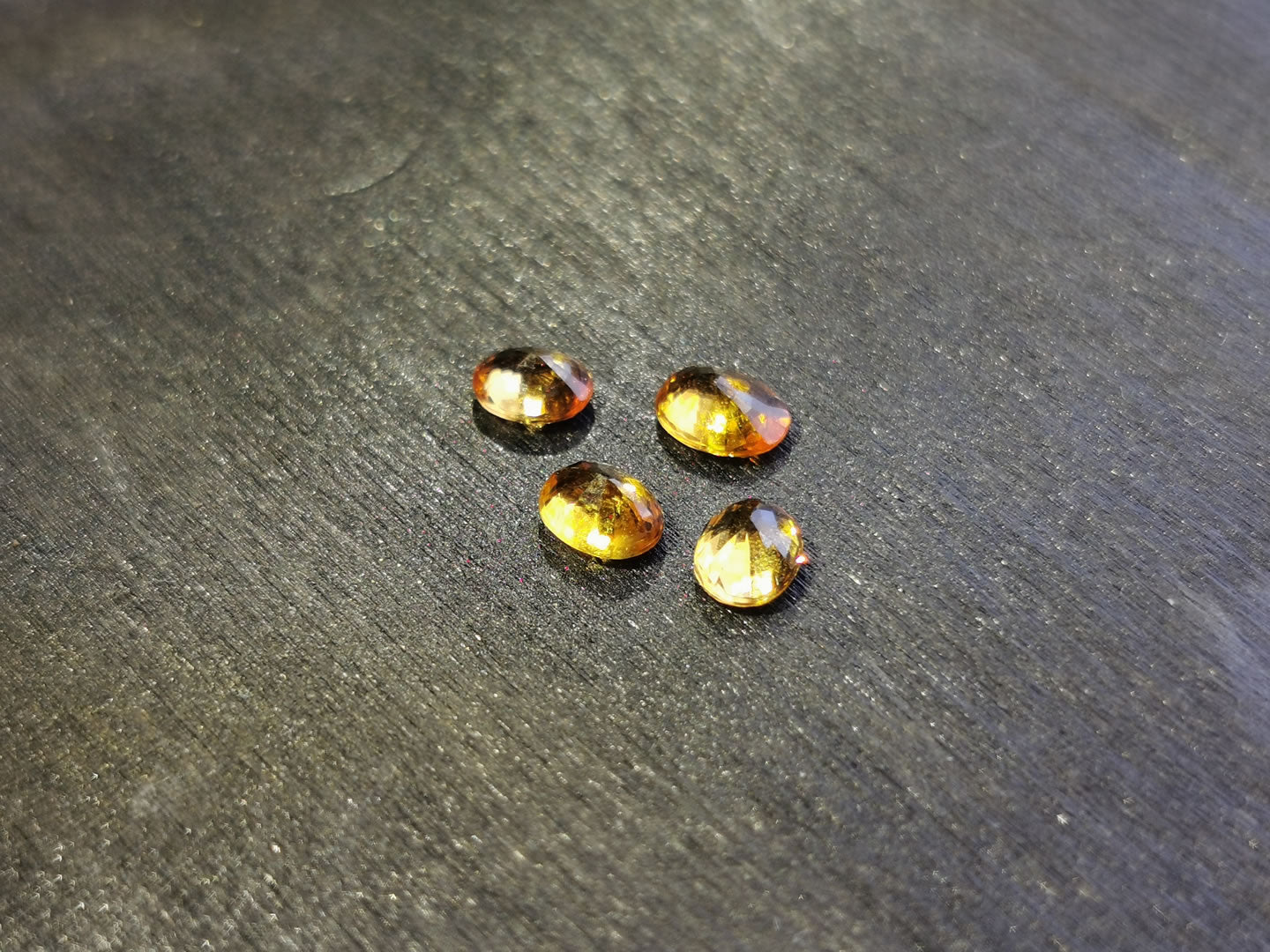 Zaffiri gialli taglio ovale 1,37 ct totali