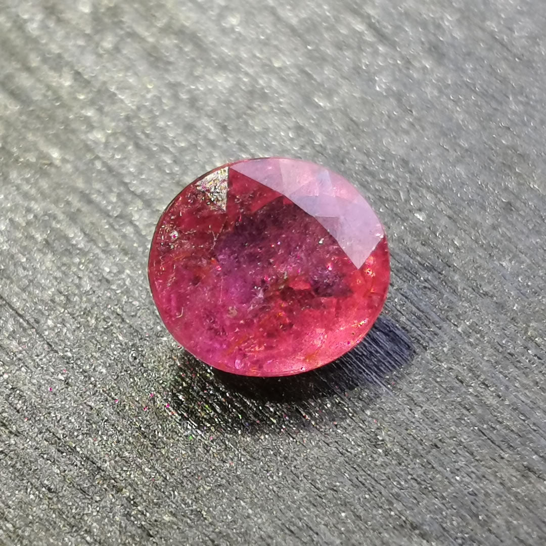 Tormalina Rubellite taglio ovale 1,07 ct