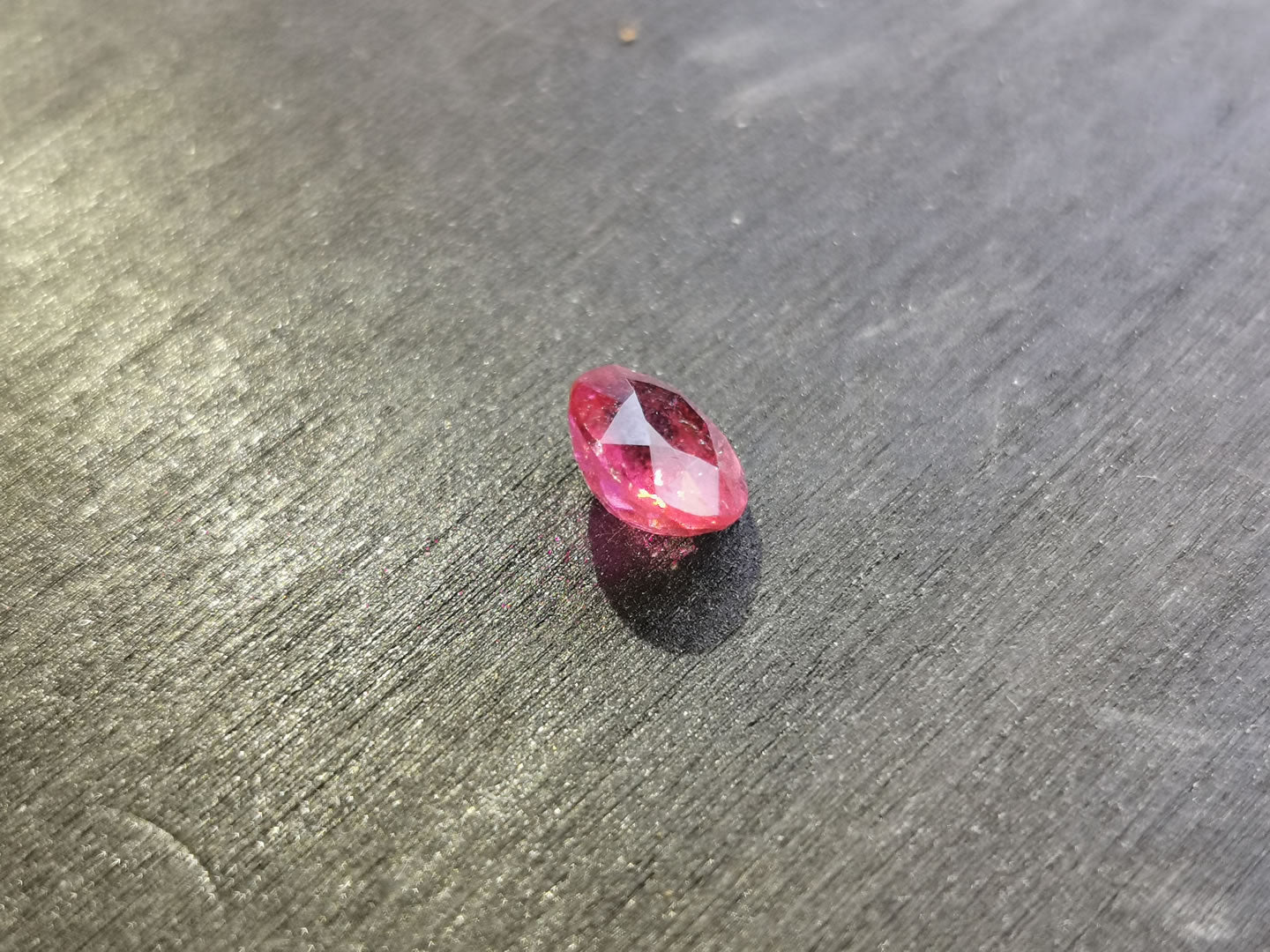 Tormalina Rubellite taglio ovale 1,07 ct