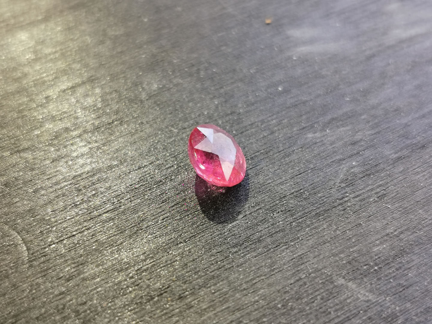 Tormalina Rubellite taglio ovale 1,07 ct