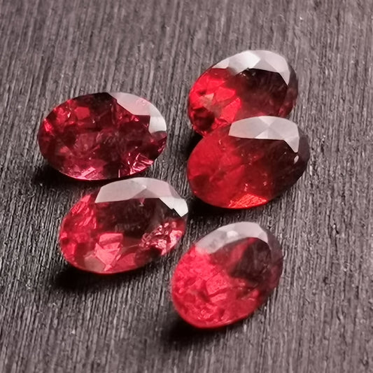 Lotto di cinque Granati Piropo-Almandino taglio ovale 2,70 ct totali