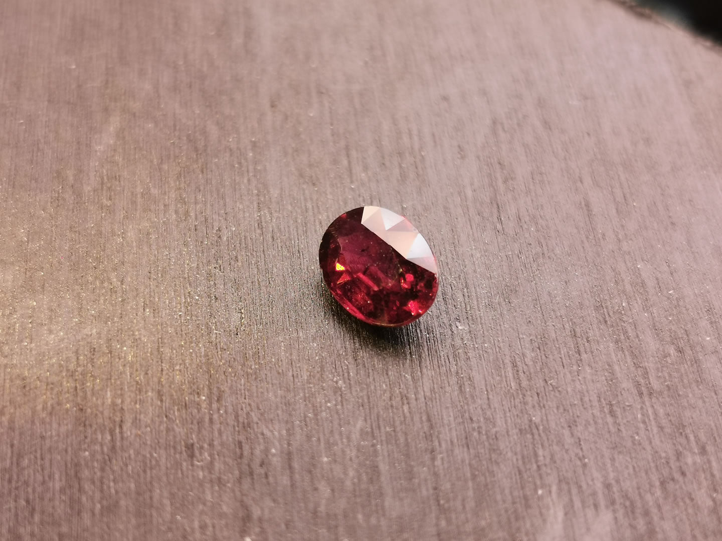 Granato Rodolite taglio ovale 1,74 ct