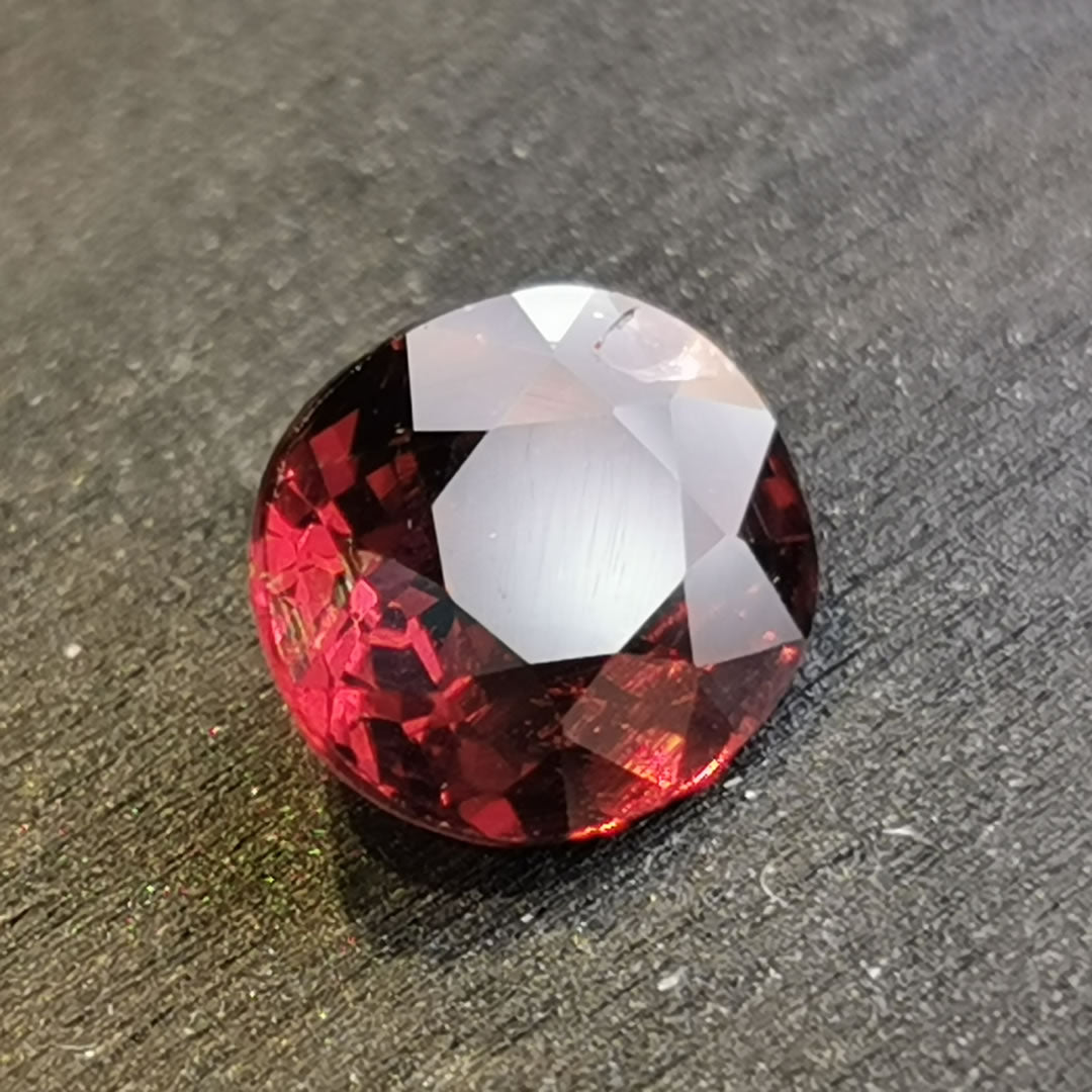 Granato Rodolite taglio ovale 2,08 ct – Nero Craft