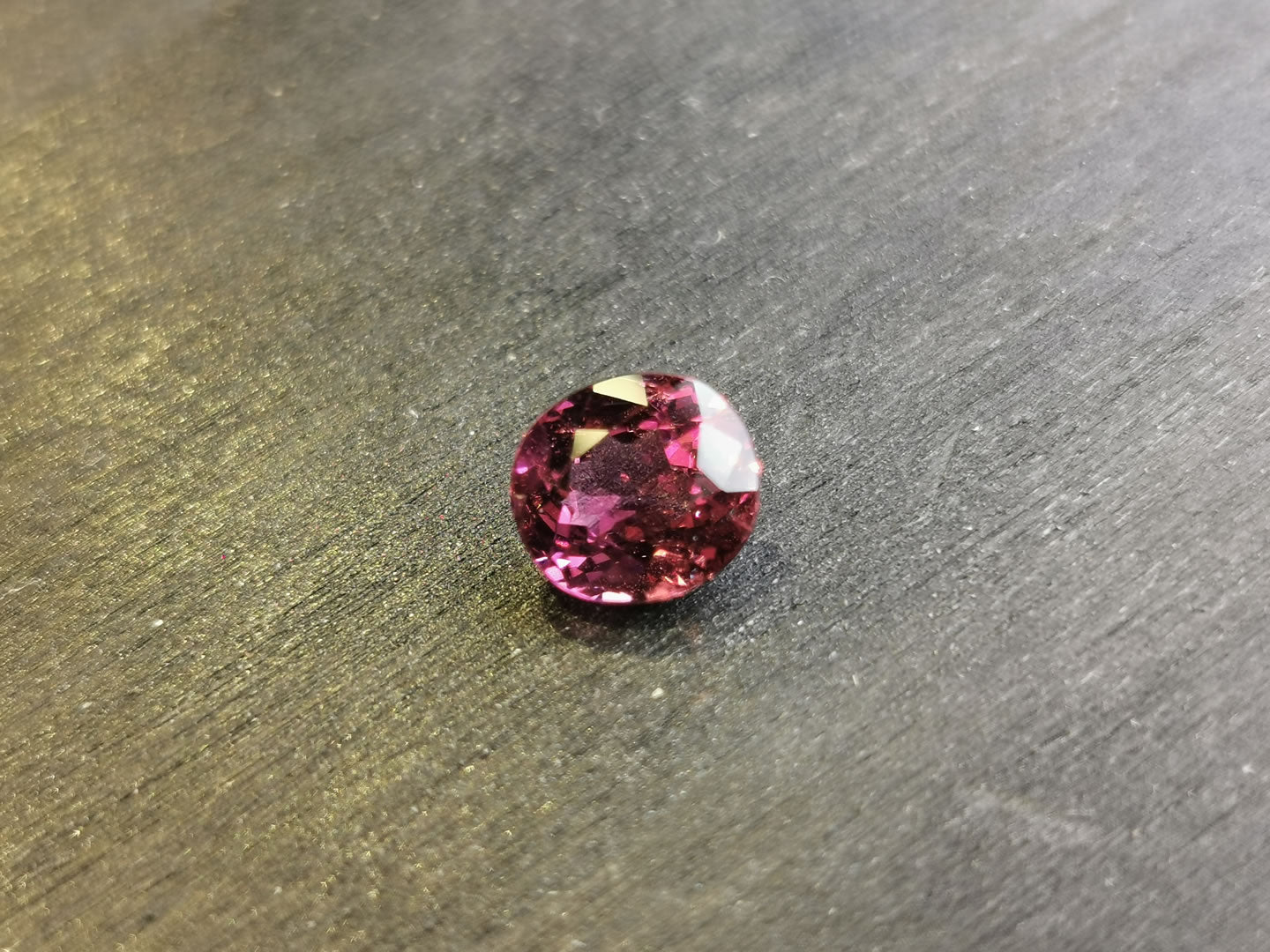 Granato Rodolite taglio ovale 1,17 ct