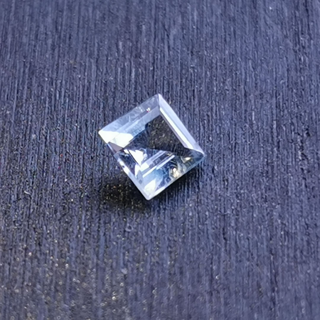 Acquamarina taglio carré 0,24 ct