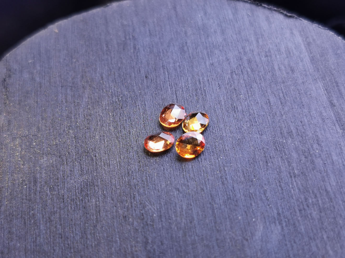 Lotto di 4 Zaffiri arancio taglio rosetta forma ovale 1,34 ct totali