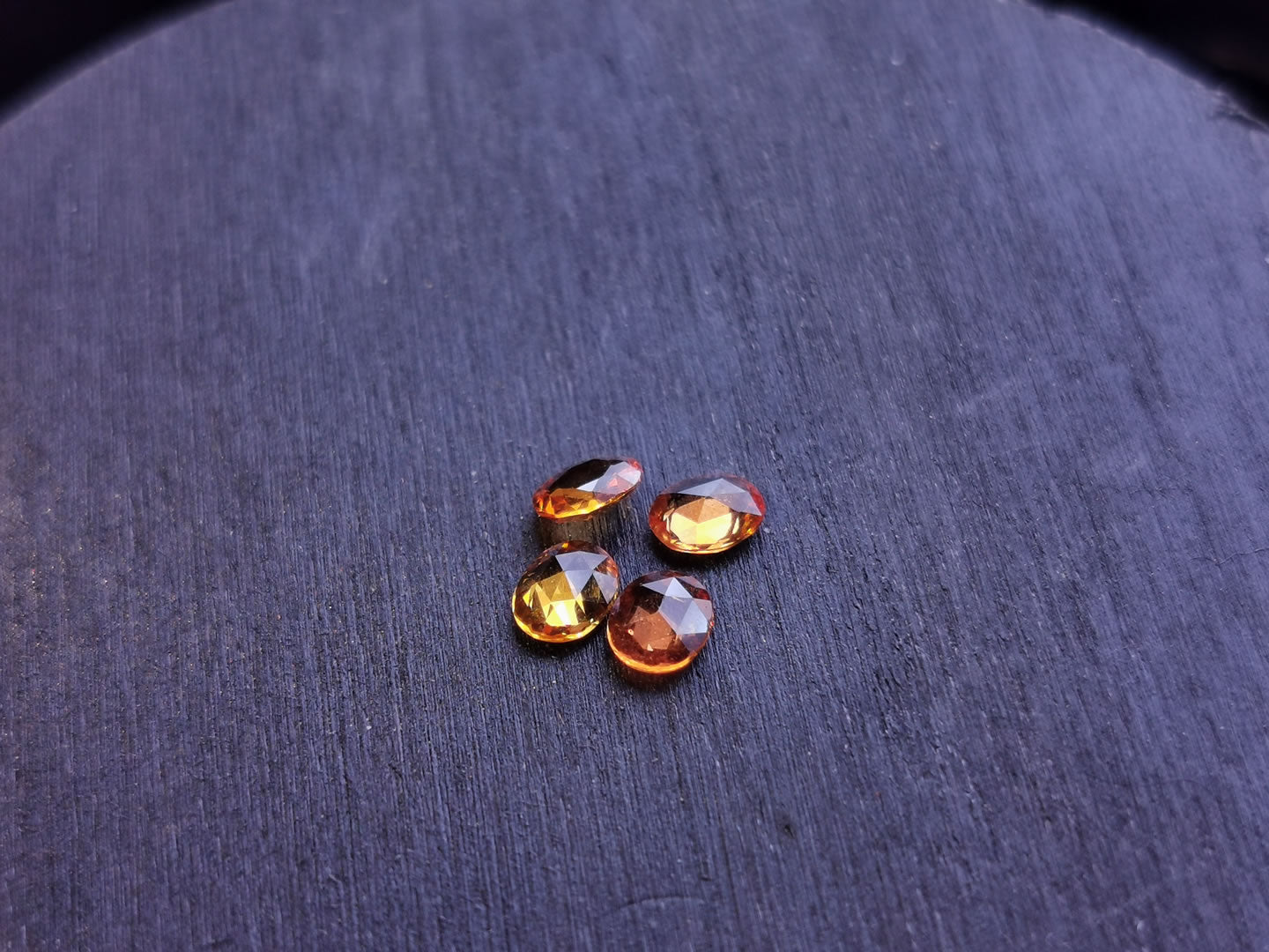 Lotto di 4 Zaffiri arancio taglio rosetta forma ovale 1,34 ct totali