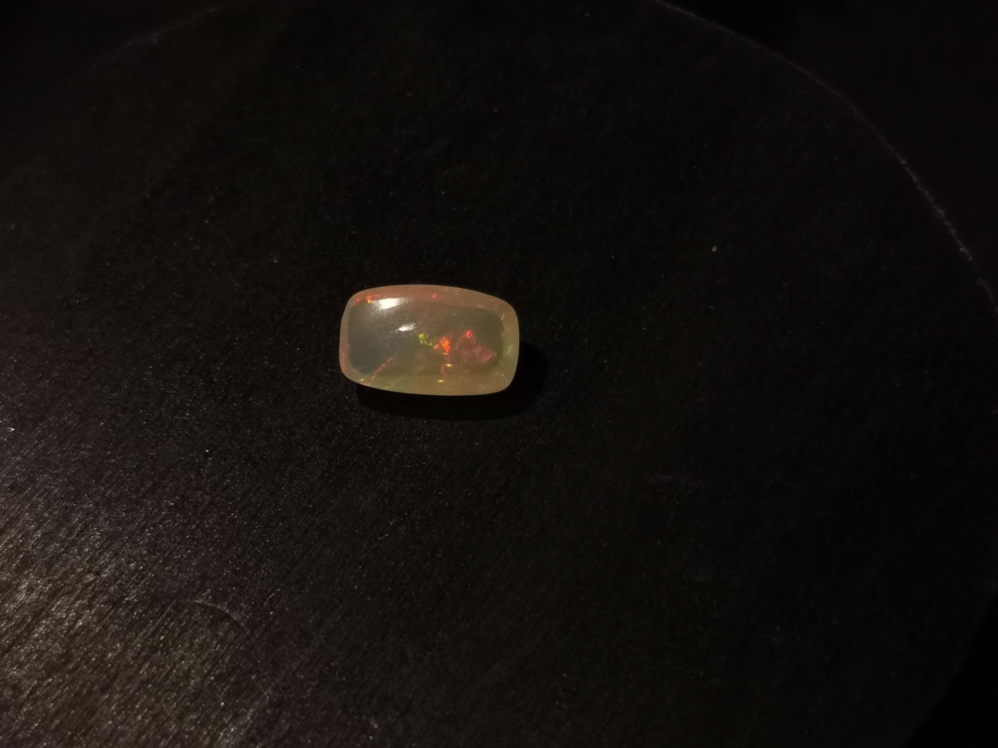 Opale taglio cuscino cabochon 2,19 ct