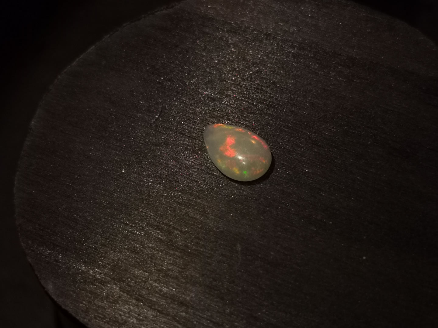 Opale taglio goccia cabochon 2,14 ct