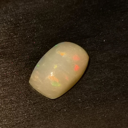 Opale taglio cuscino cabochon 2,48 ct