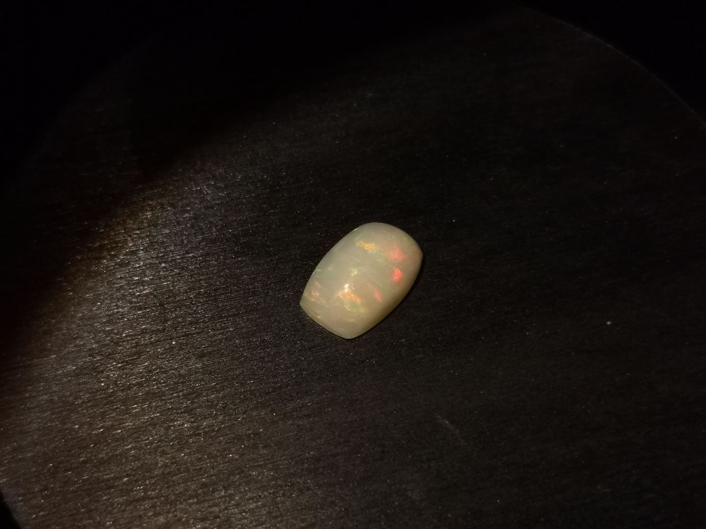 Opale taglio cuscino cabochon 2,48 ct