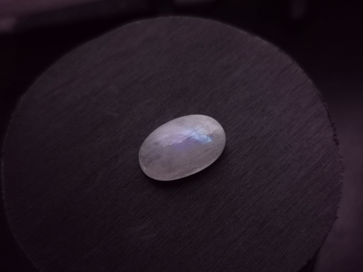 Labradorite varietà rainbow moonstone taglio ovale cabochon 14,92 ct