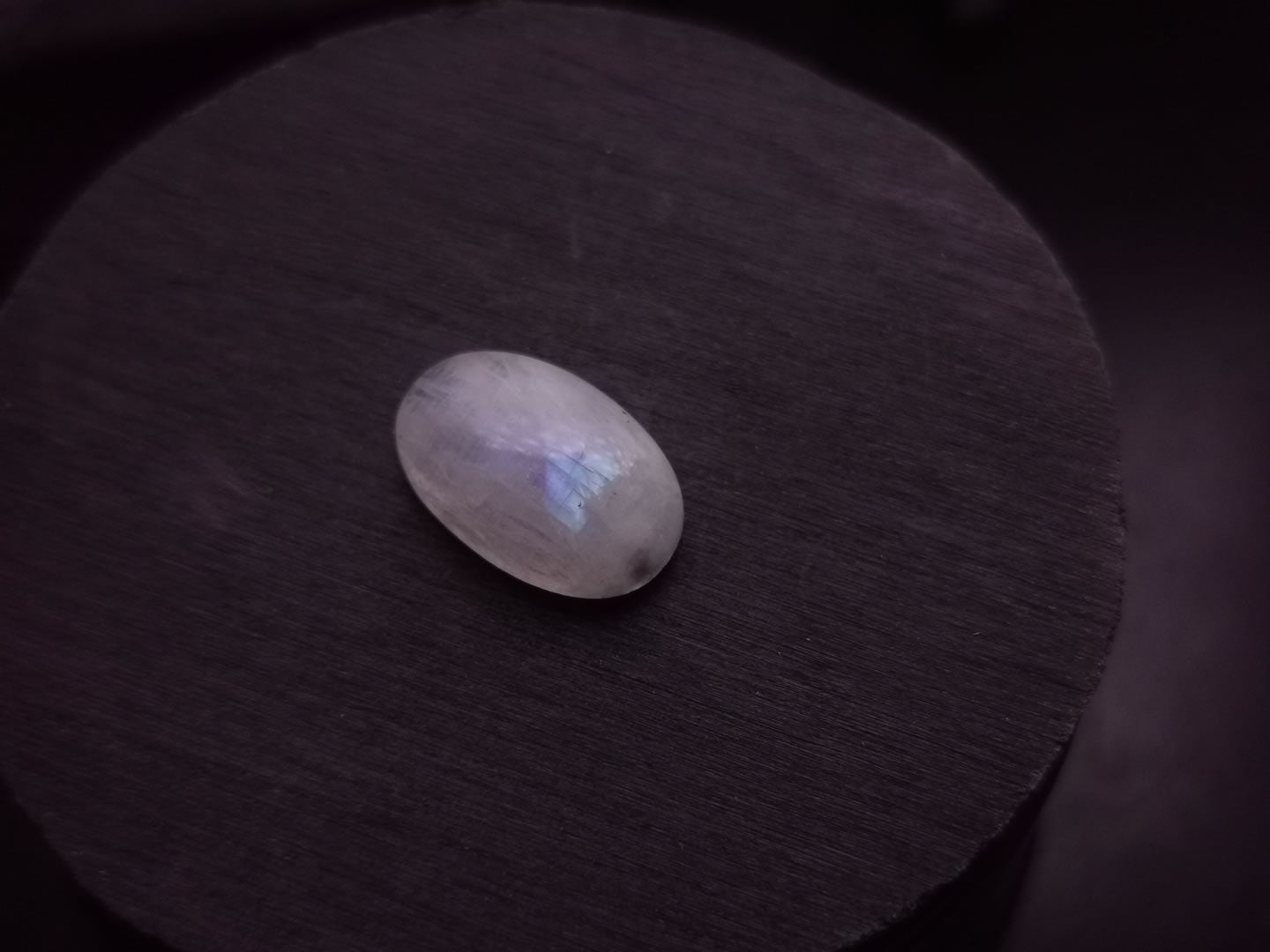 Labradorite varietà rainbow moonstone taglio ovale cabochon 14,92 ct