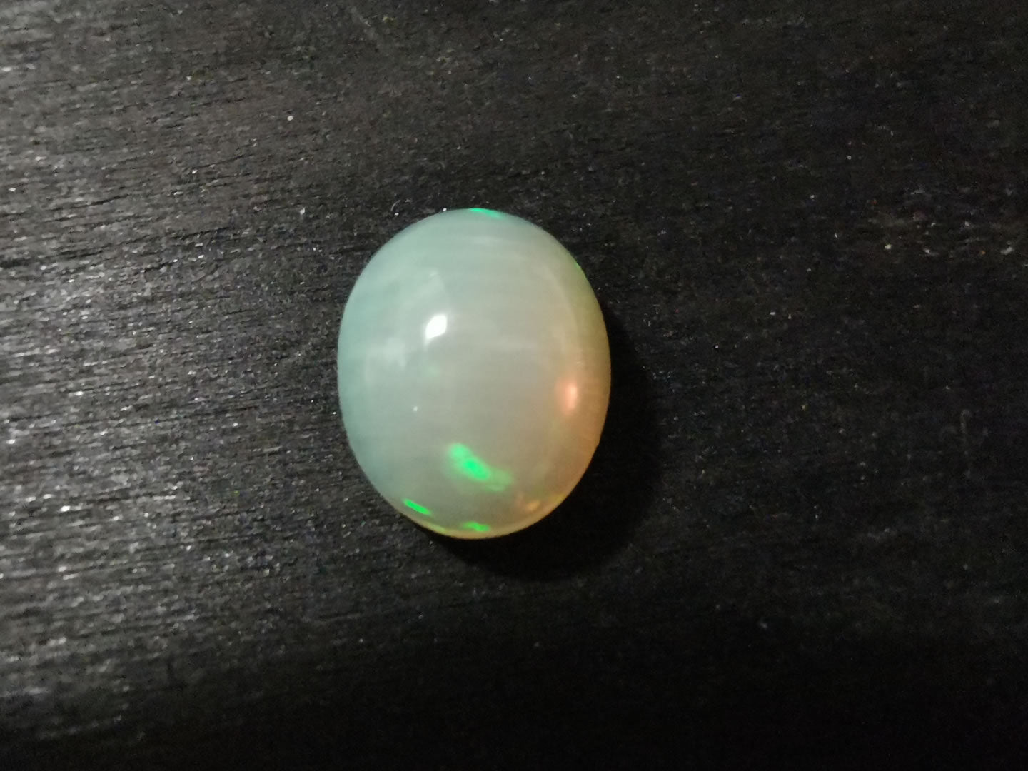 Opale taglio ovale cabochon 3,30 ct
