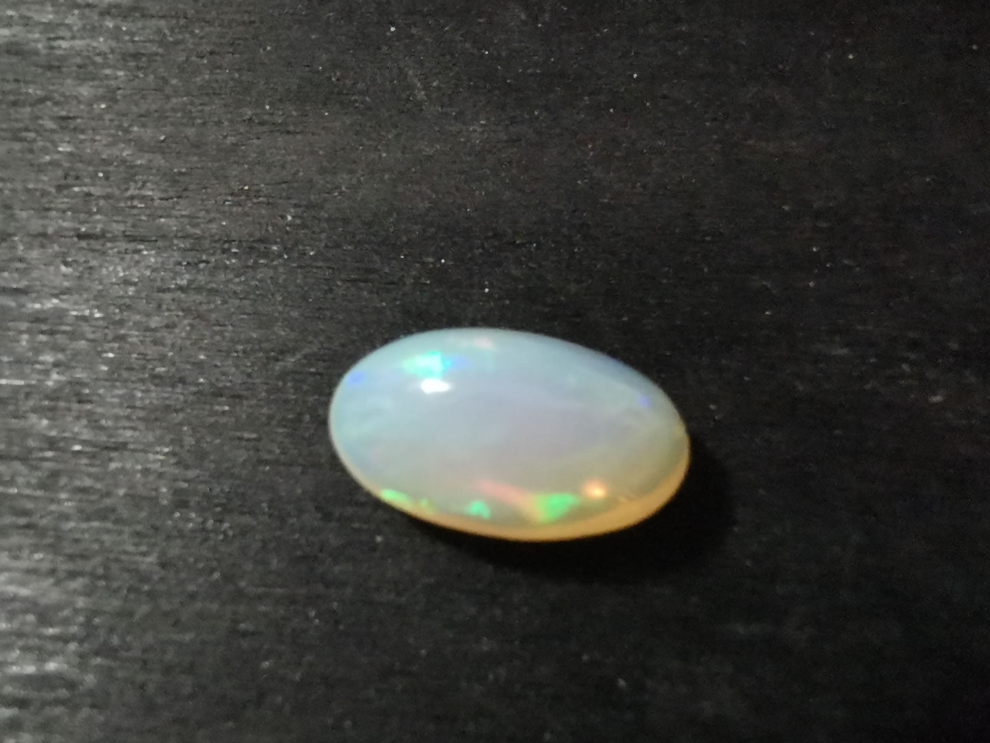 Opale taglio ovale cabochon doppio 3,62 ct