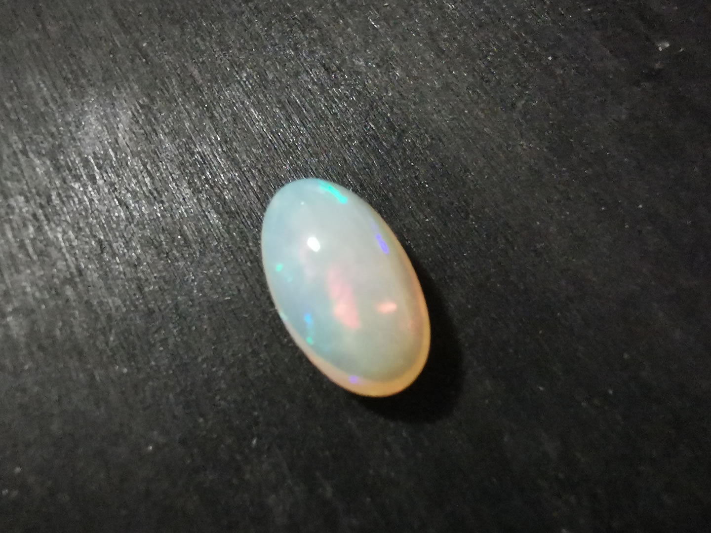 Opale taglio ovale cabochon doppio 3,62 ct