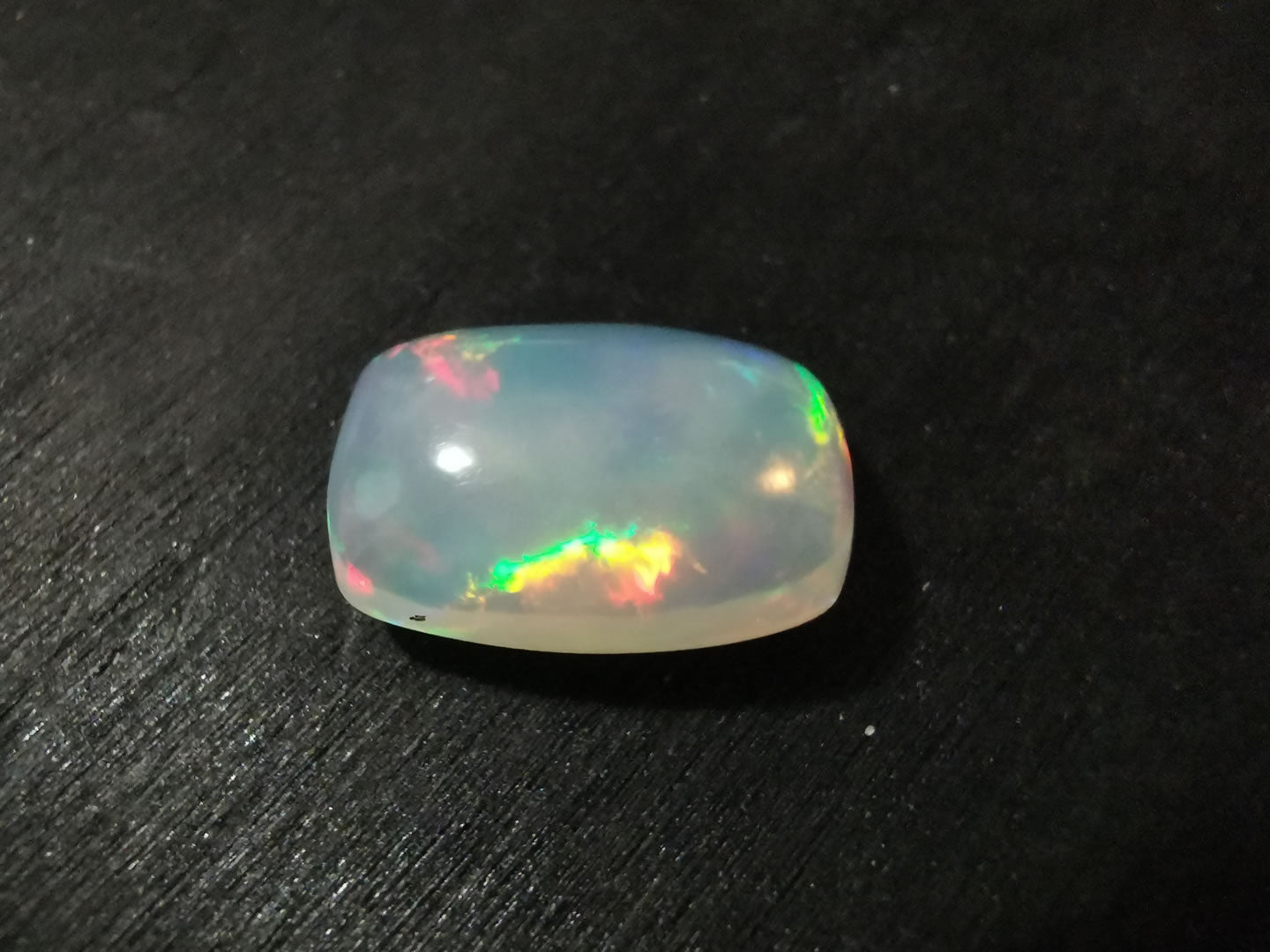 Opale taglio cuscino cabochon 4,65 ct