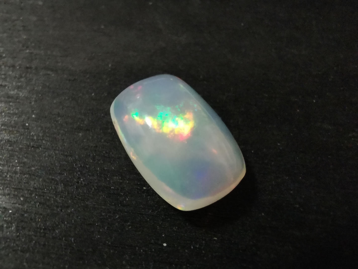 Opale taglio cuscino cabochon 4,65 ct