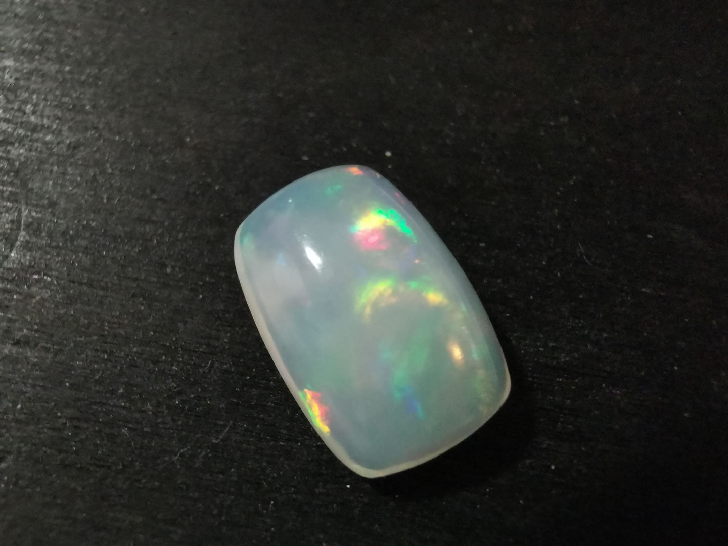 Opale taglio cuscino cabochon 4,65 ct