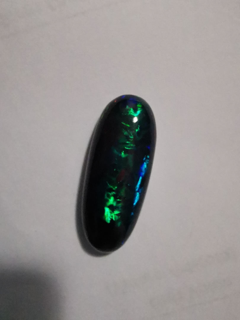 Opale taglio ovale allungato cabochon 15,17 ct