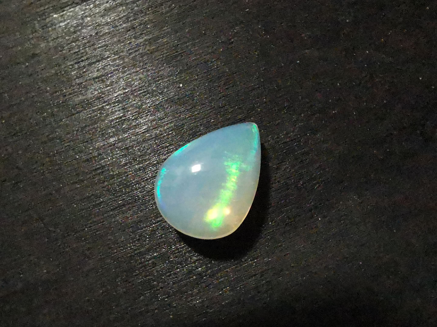 Opale taglio goccia cabochon doppio 3,98 ct