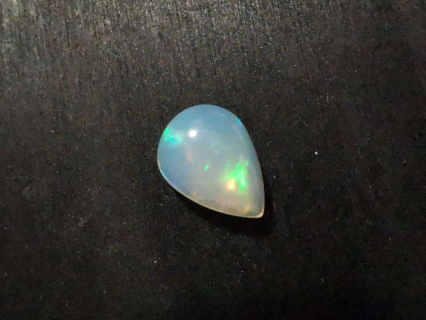 Opale taglio goccia cabochon doppio 3,98 ct