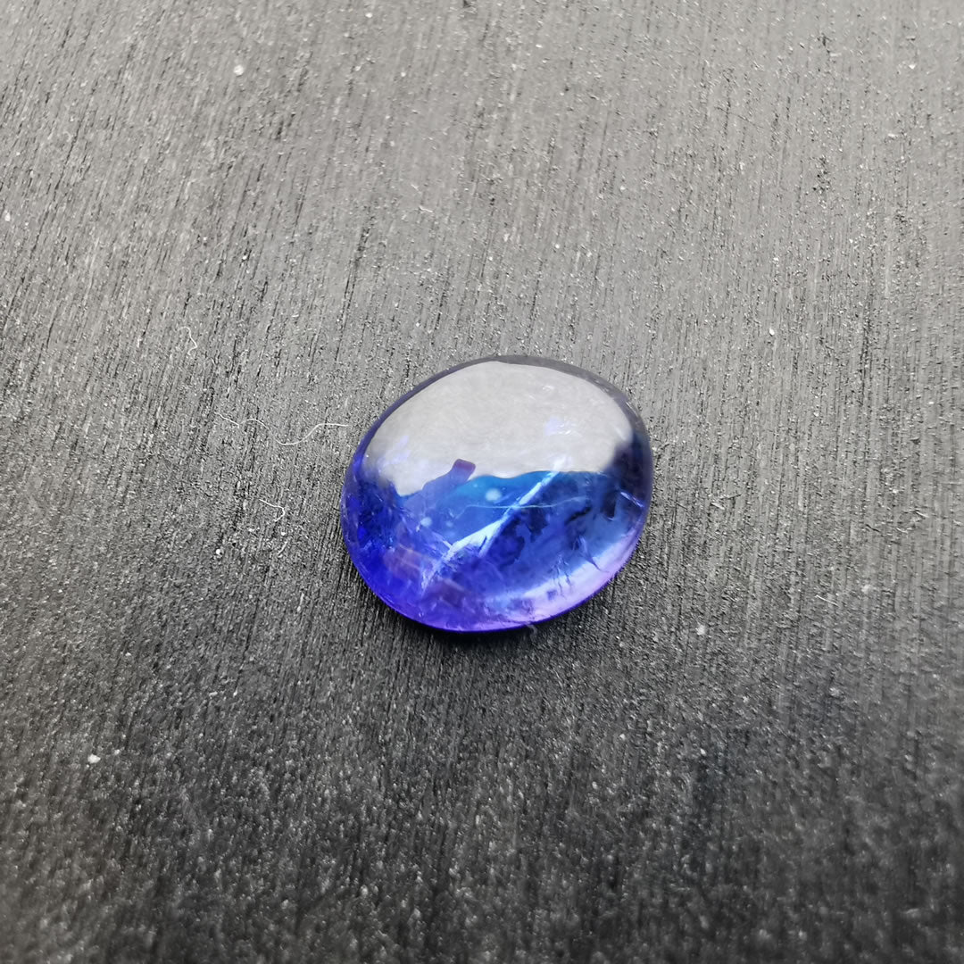 Tanzanite taglio ovale cabochon 2,12 ct