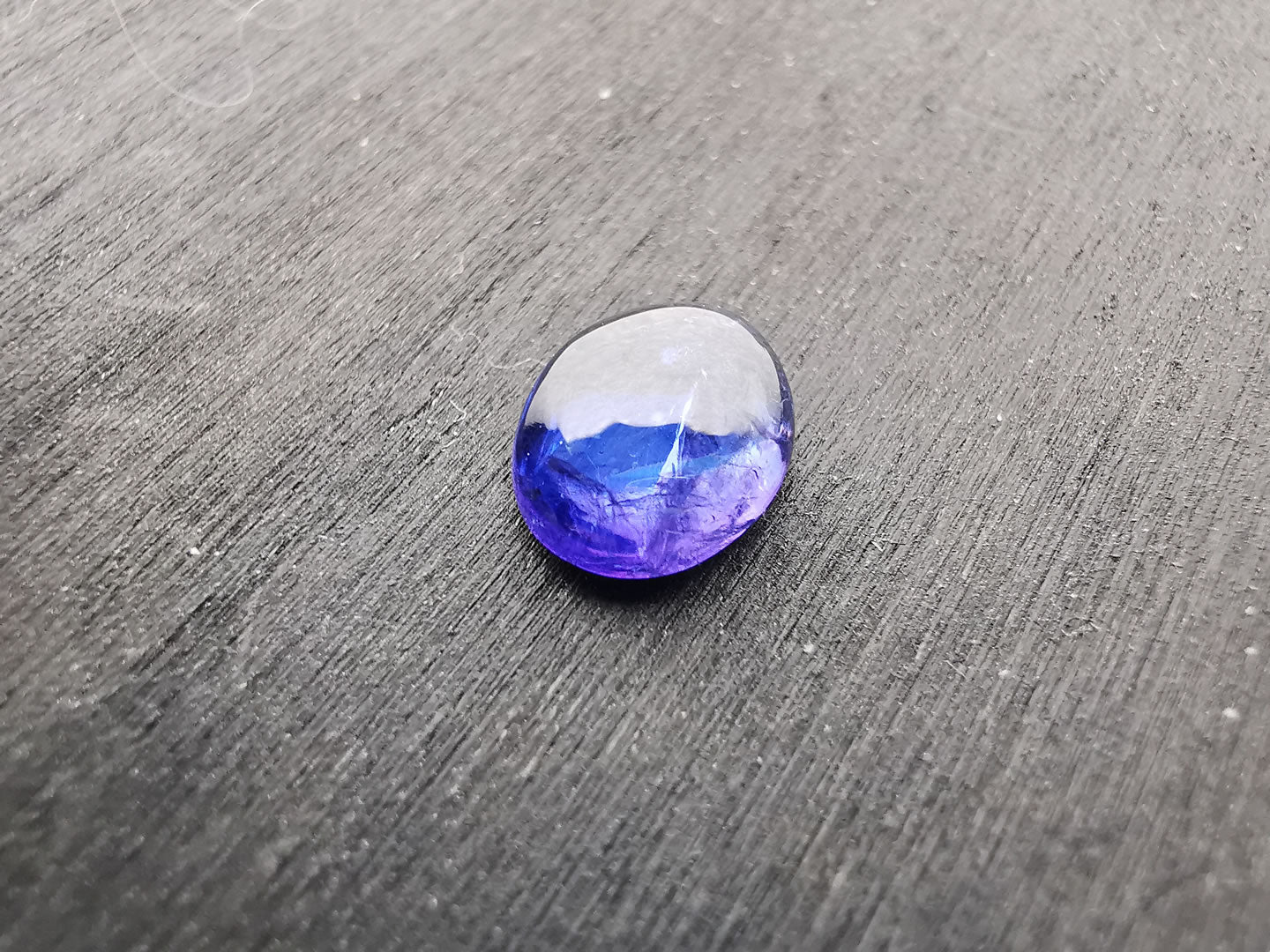 Tanzanite taglio ovale cabochon 2,12 ct