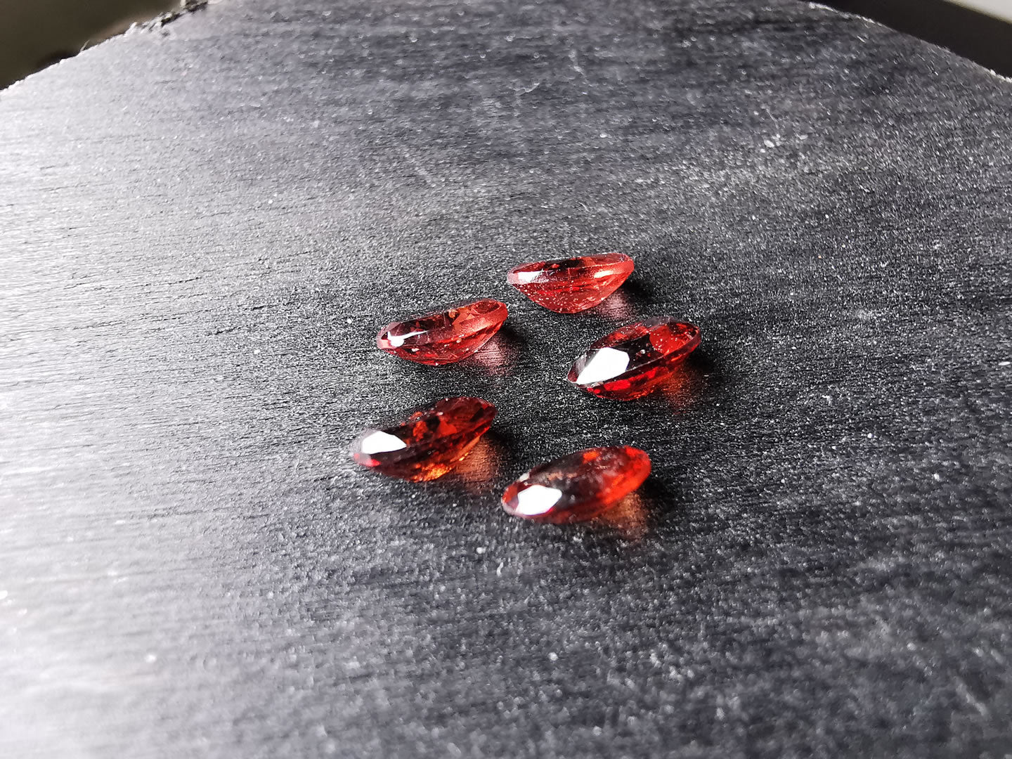 Lotto di cinque Granati Piropo-Almandino taglio ovale 2,80 ct totali