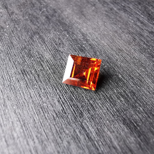 Granato Spessartina taglio carrè 0,99 ct