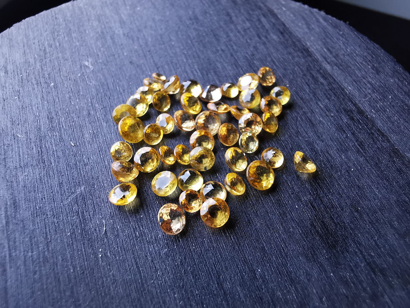 Zaffiri gialli taglio rotondo 8,58 ct totali