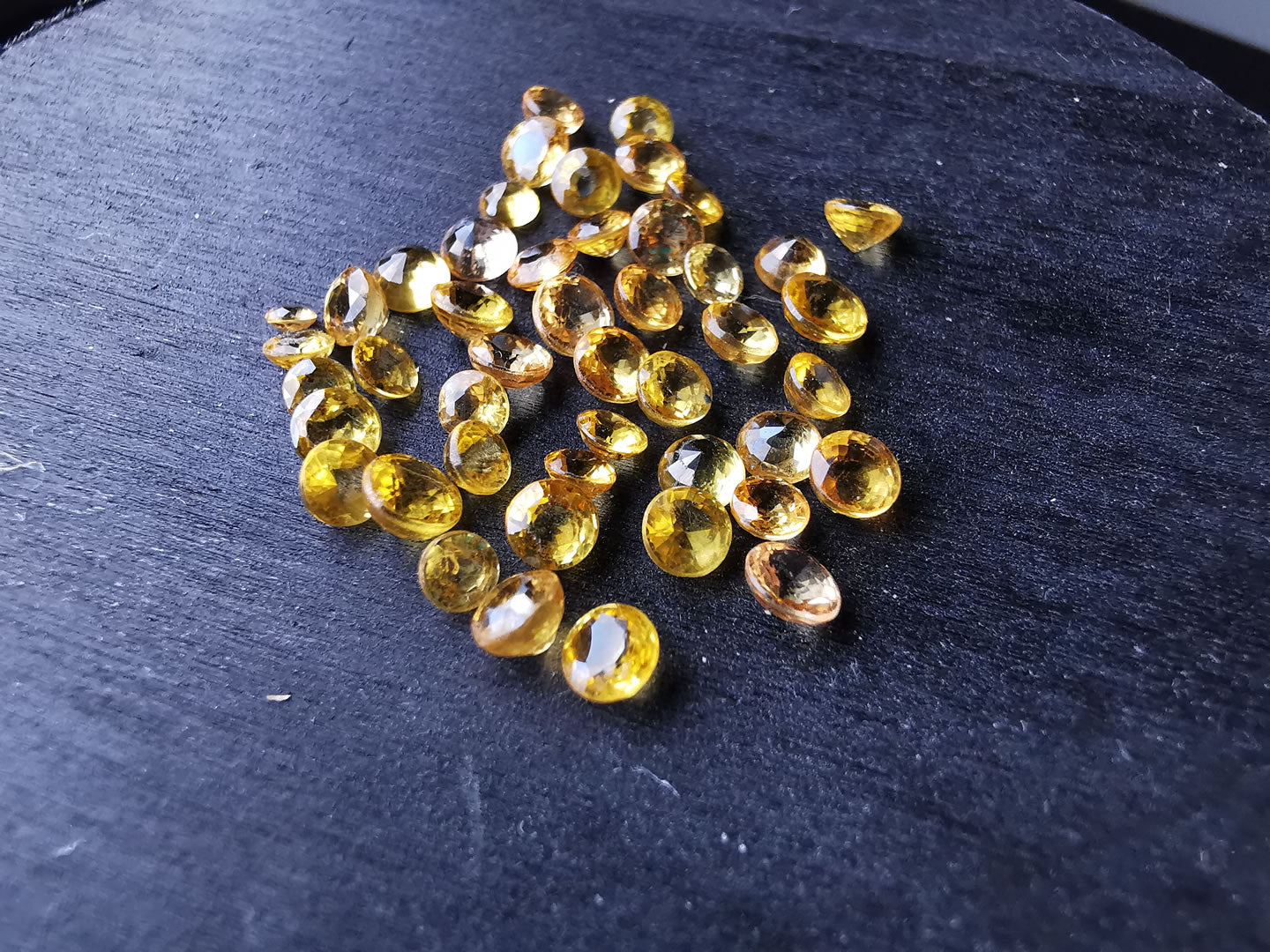 Zaffiri gialli taglio rotondo 8,58 ct totali