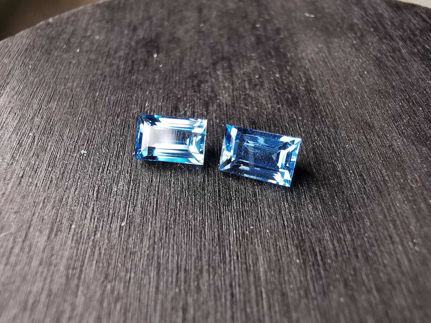 Coppia di topazi taglio baguette 1,73 ct totali