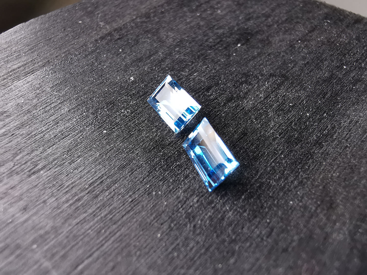 Coppia di topazi taglio baguette 1,73 ct totali