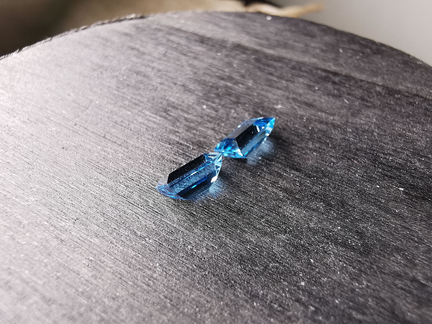 Coppia di topazi taglio baguette 1,73 ct totali