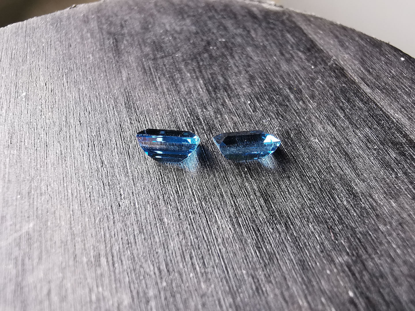 Coppia di topazi taglio baguette 1,73 ct totali