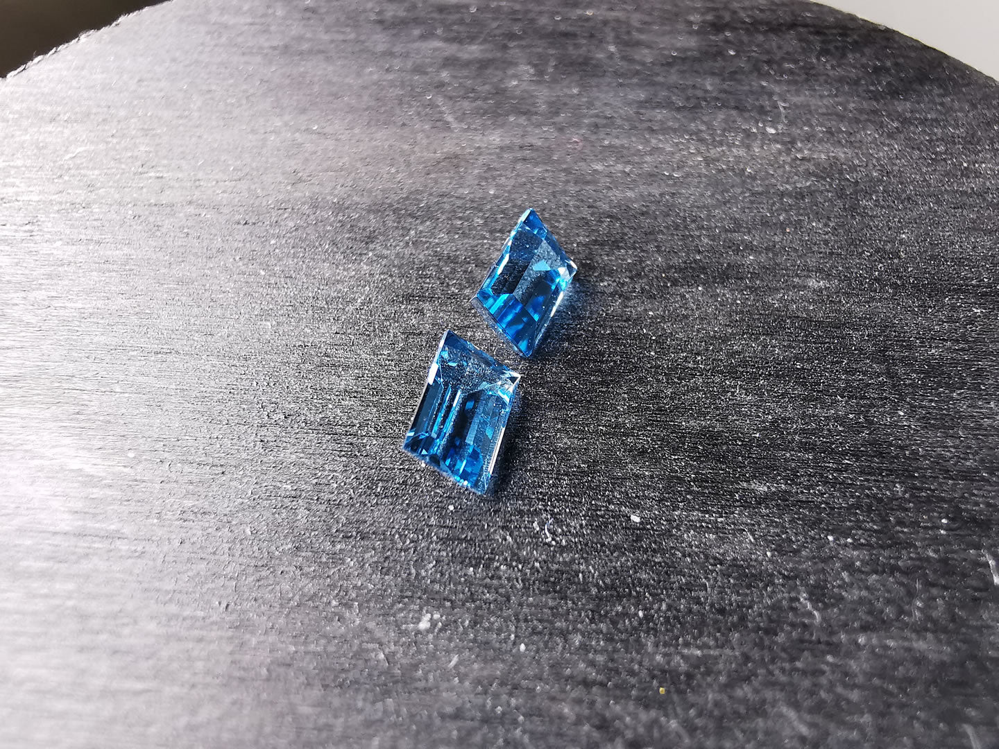 Coppia di topazi taglio baguette 1,73 ct totali