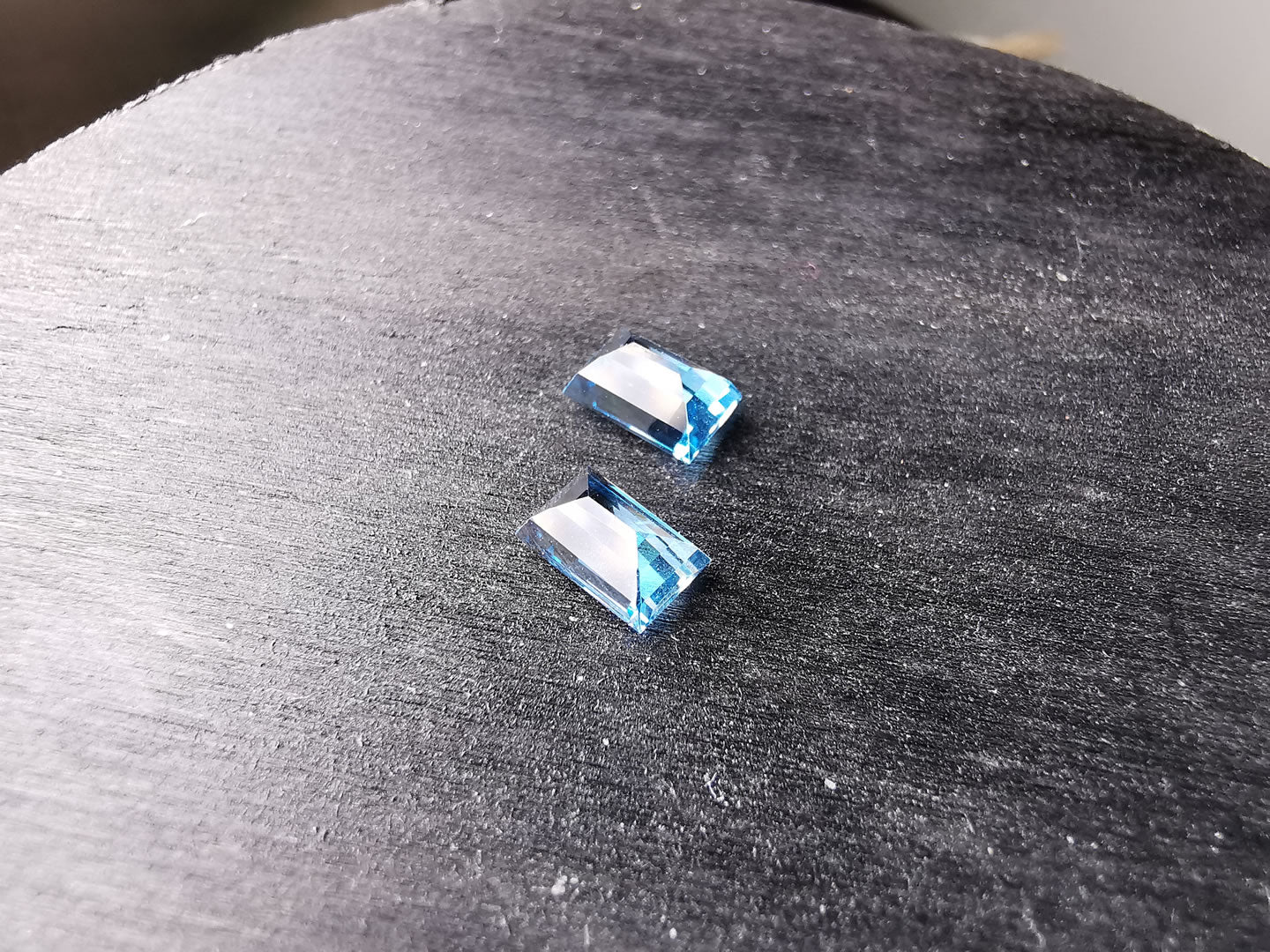 Coppia di topazi taglio baguette 1,73 ct totali