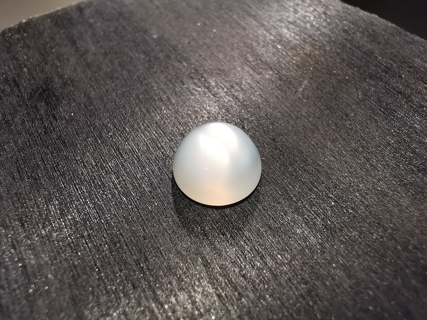 Adularia Pietra di Luna taglio rotondo cabochon 2,89 ct