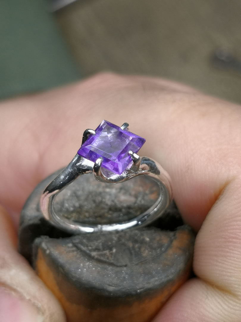 Solitario in Argento con Ametista taglio Quadrato modello valentino