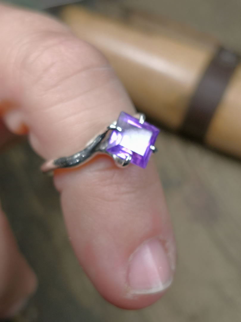 Solitario in Argento con Ametista taglio Quadrato modello valentino