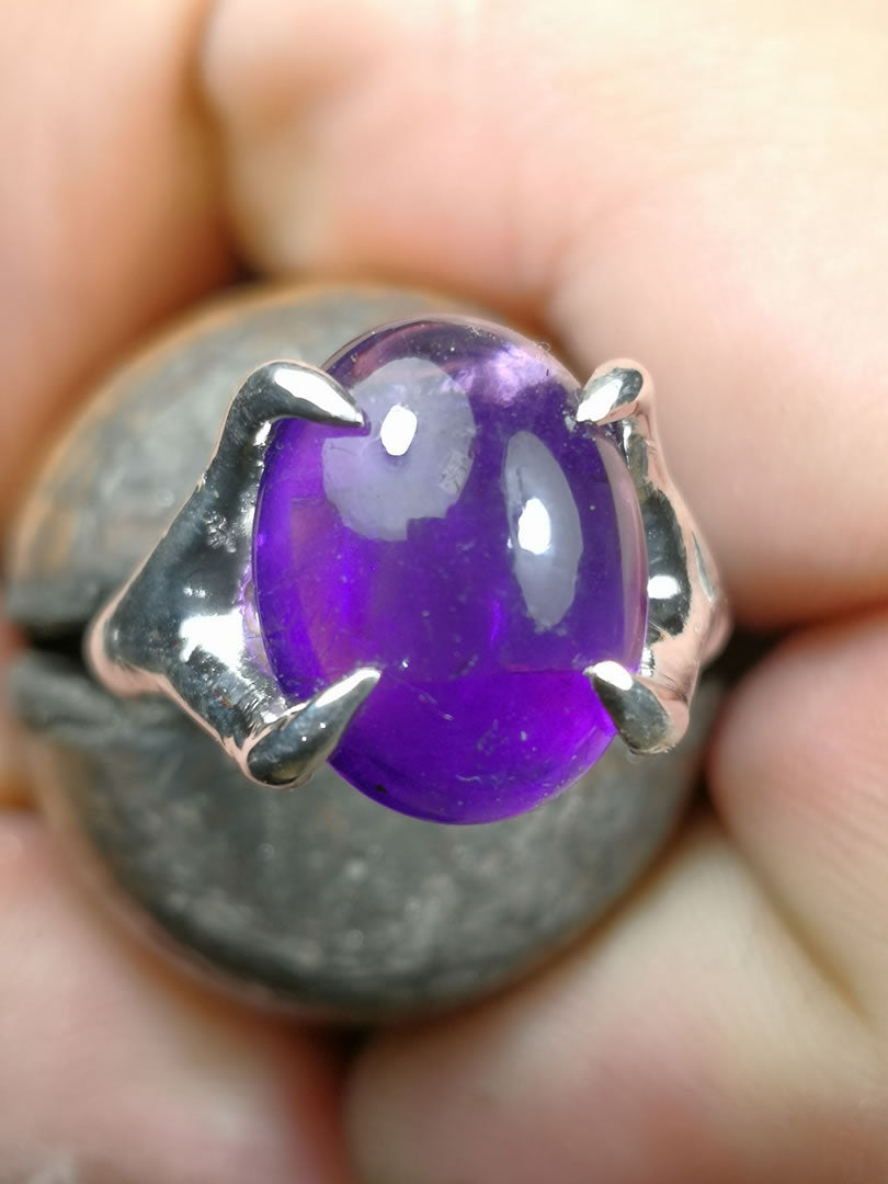Anello "Radici" con Ametista taglio cabochon