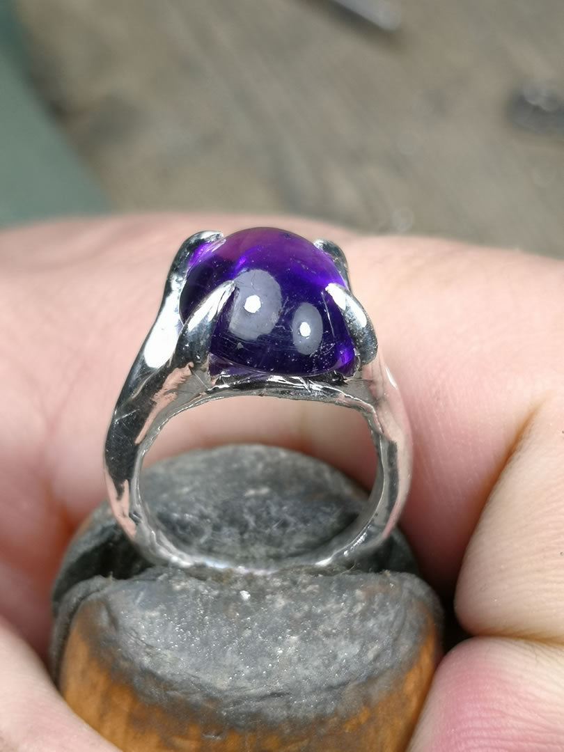 Anello "Radici" con Ametista taglio cabochon