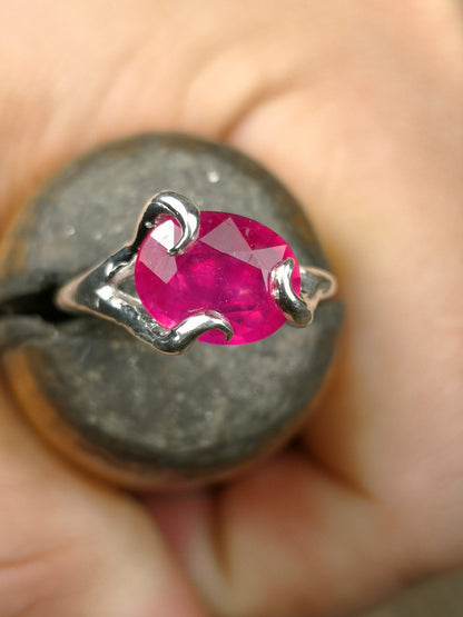 Anello "Mini Roots" con Rubino